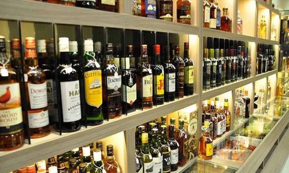 Χαλκιδική: Μπήκαν σε super market και άρπαξαν ποτά αξίας 490 ευρώ